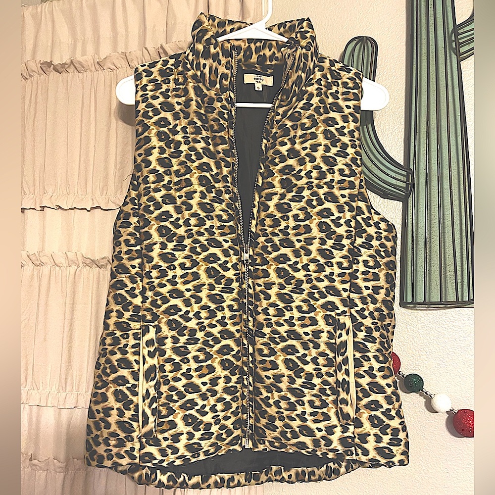 Woman’s Cheetah Print Vest Size Small